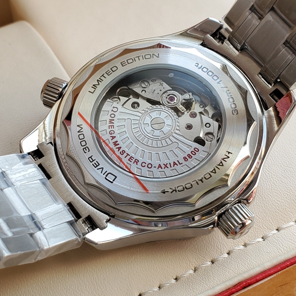 オメガ時計角部分ディテール